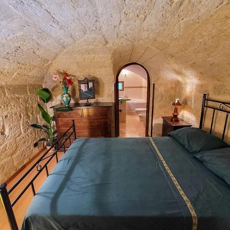 Cozy Classical Residence In The City Center Bari Bagian luar foto