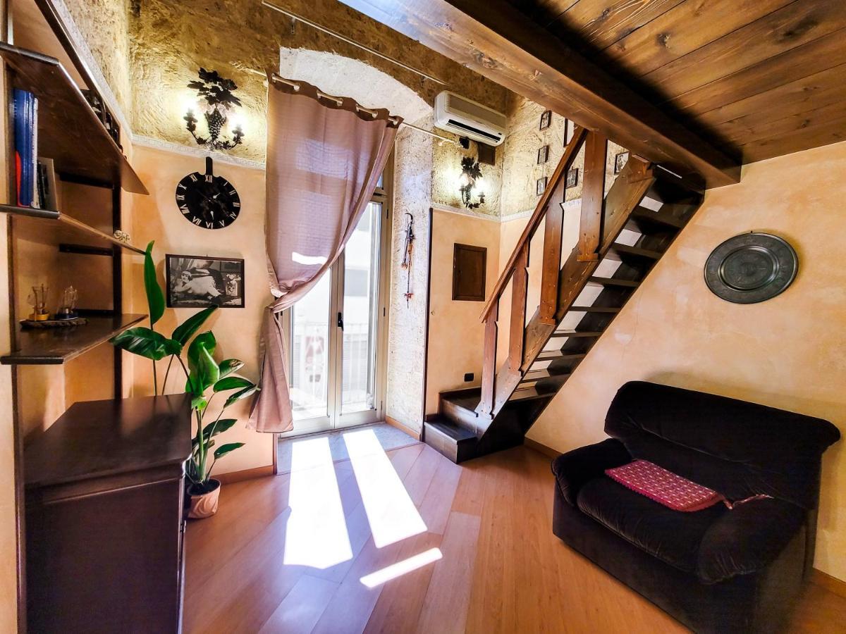 Cozy Classical Residence In The City Center Bari Bagian luar foto