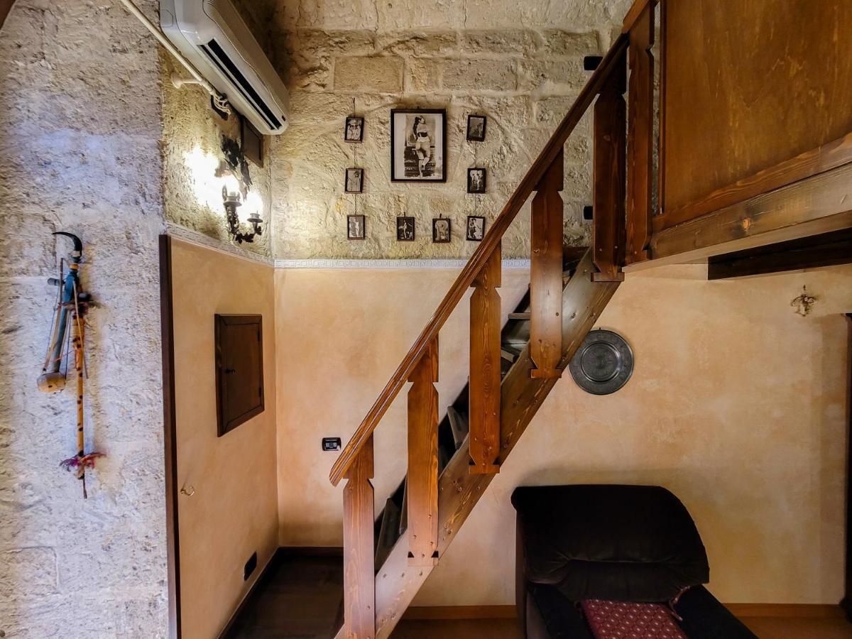 Cozy Classical Residence In The City Center Bari Bagian luar foto